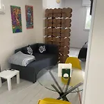아파트 Marlene's 2 *